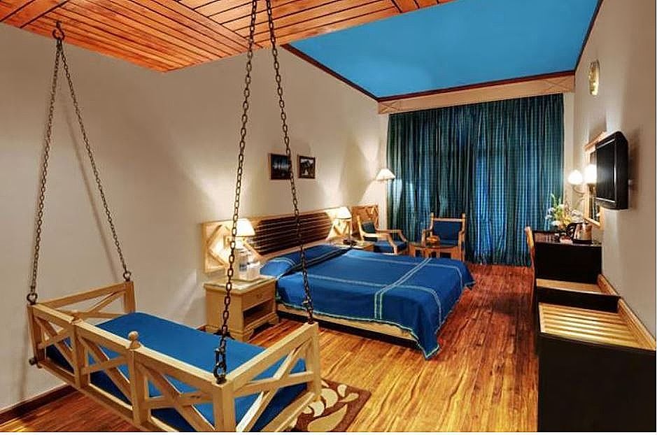 Superior Room with Bathtub (Private Balcony with Full Valley View)