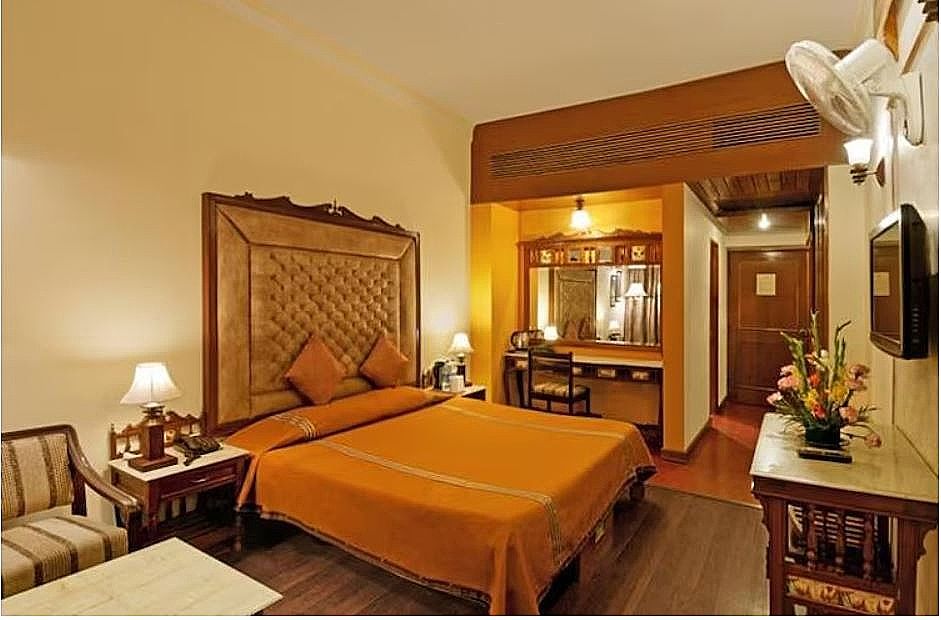 Superior Room with Bathtub (Private Balcony with Full Valley View)