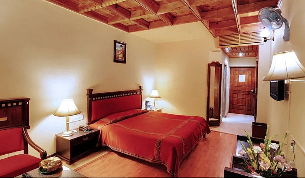 Premium Room with Bathtub (Private Balcony with Full Valley View)