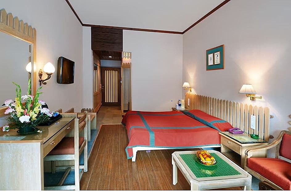 Regency Room with Bathtub (Private Balcony with Full Valley View)