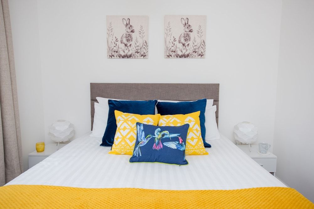 undefined KVM - Swan House 4