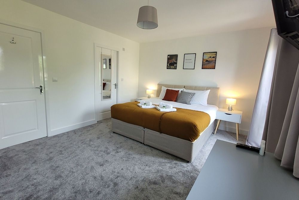 House of 4 Chimneys by Your Lettings UK Comfort House 7