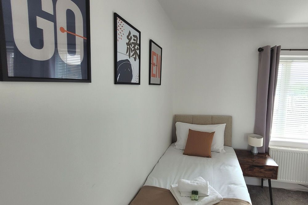 House of 4 Chimneys by Your Lettings UK Comfort House 8