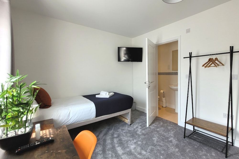 House of 4 Chimneys by Your Lettings UK Comfort House 9