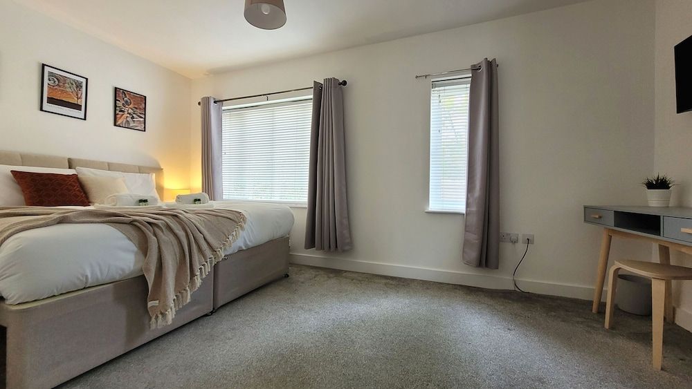 House of 4 Chimneys by Your Lettings UK Comfort House 6