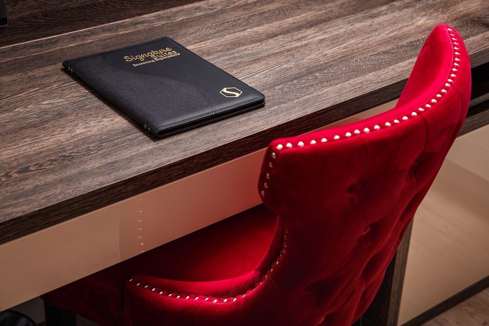 Signature Suites Standard Suite, 1 King Bed 6