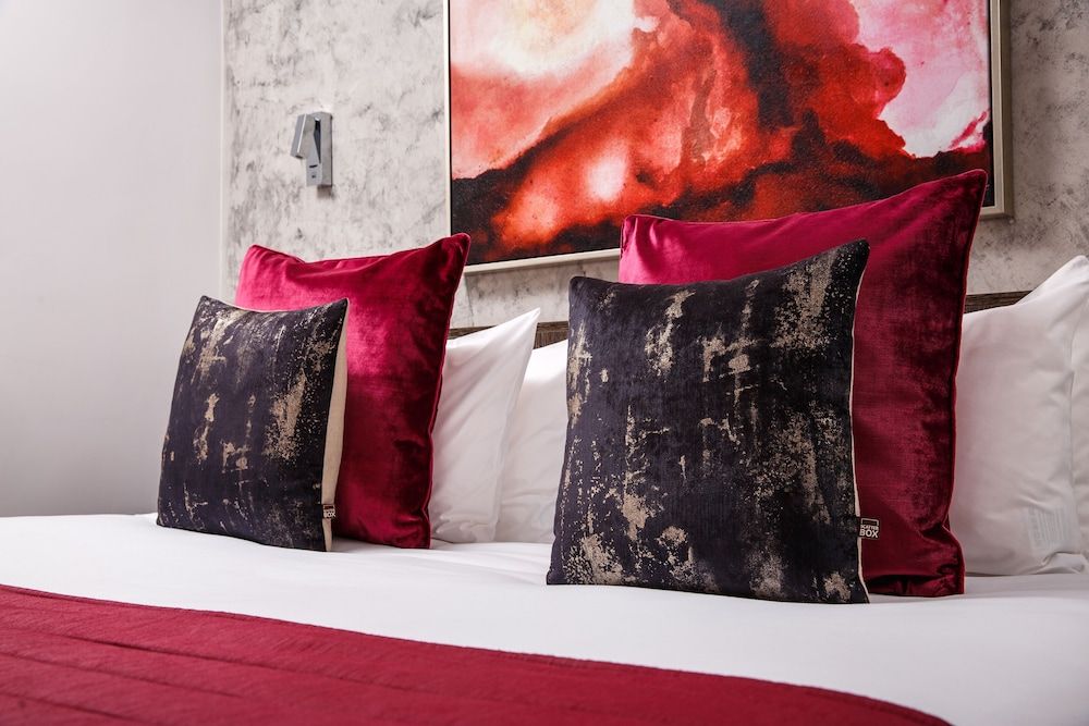 Signature Suites Standard Suite, 1 King Bed 7