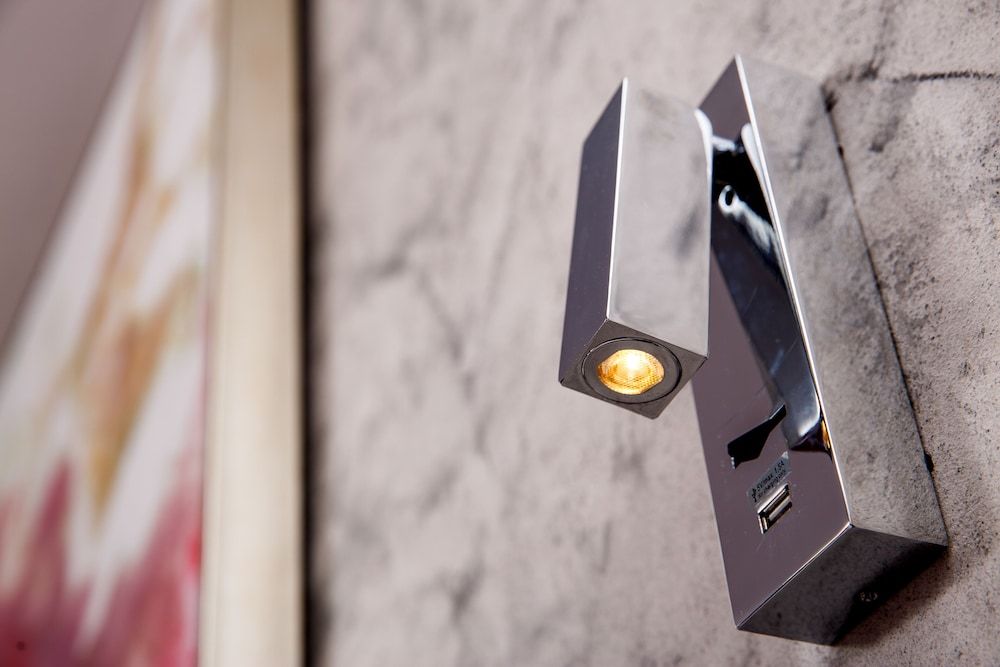 Signature Suites Standard Suite, 1 King Bed 5