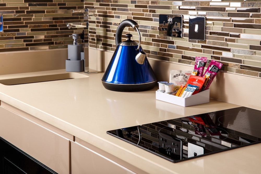 Signature Suites Standard Suite, 1 King Bed 10