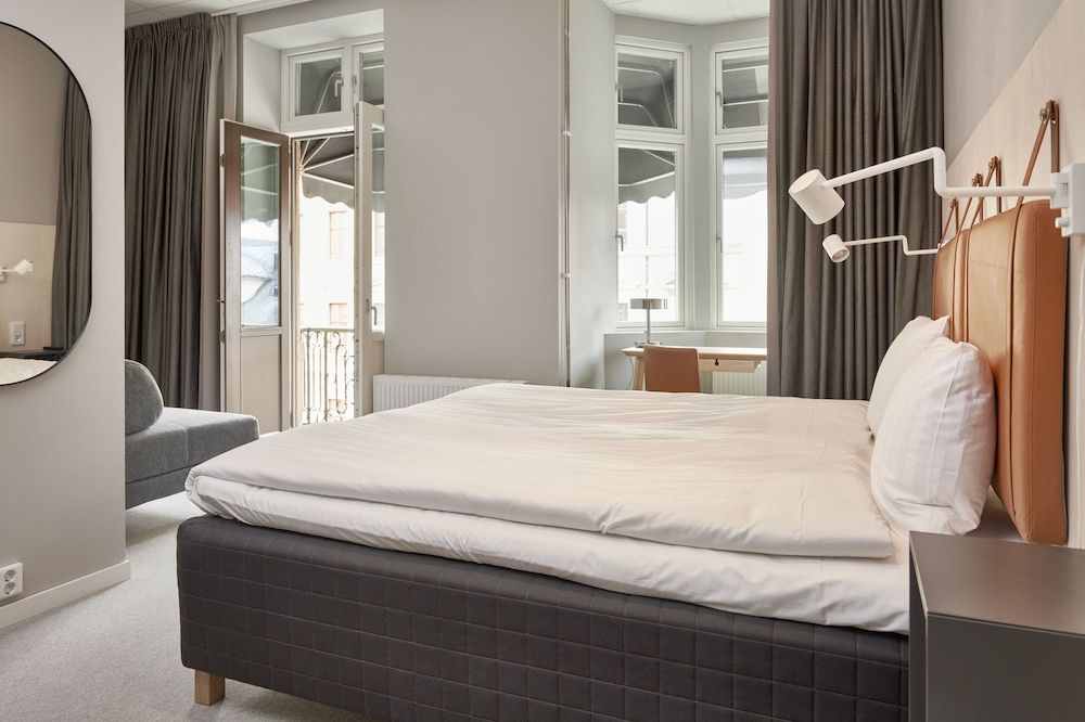 undefined Moment Hotels 10