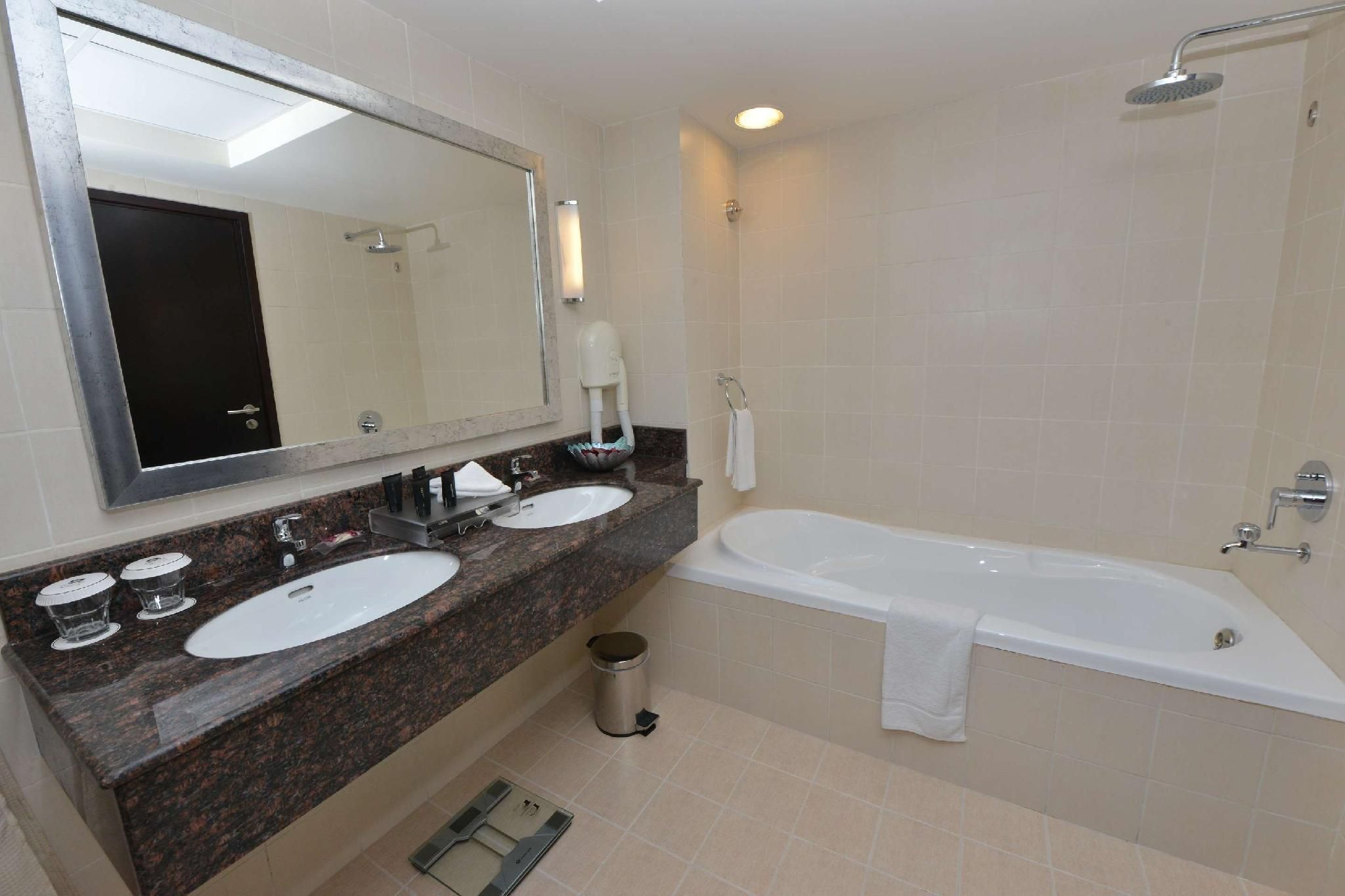 Suite - 1 King Bed, Nonsmoking, Mountain View, Sofa