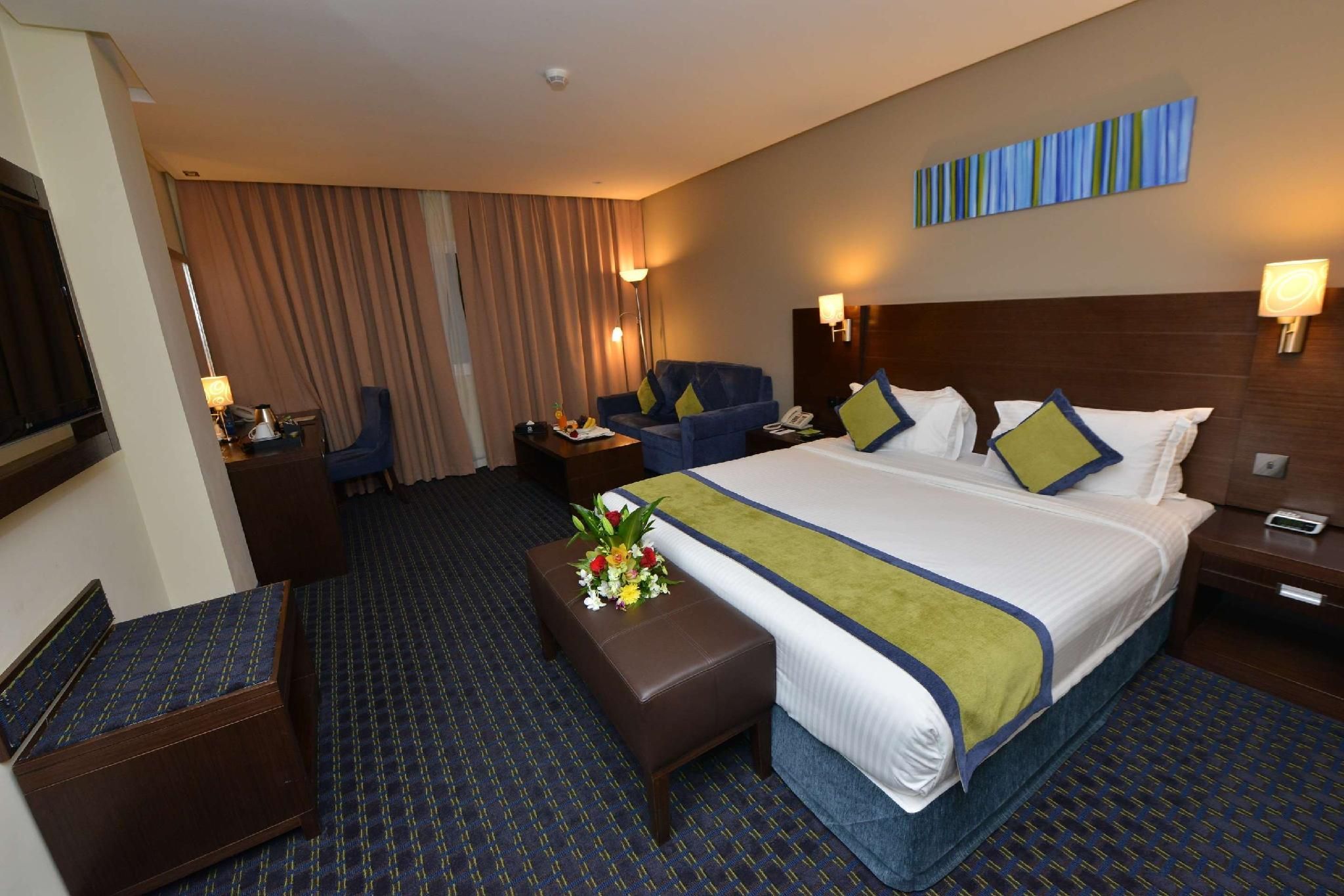 1 King Bed, Nonsmoking, Superior Room, City View