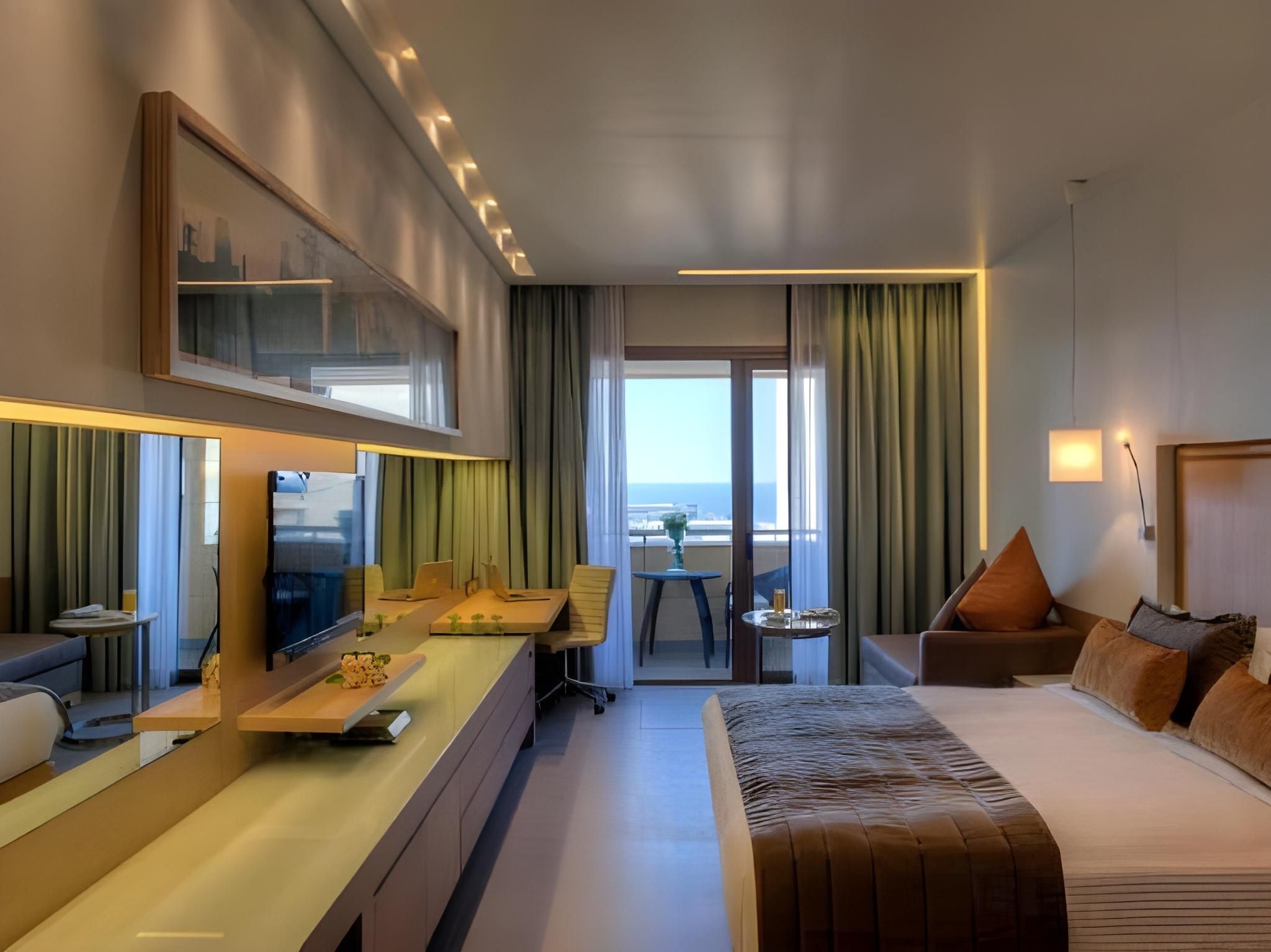 1 King Bed, Nonsmoking, Superior Room, City View