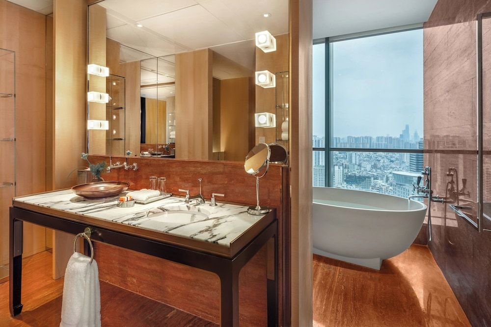 Mandarin, Club Room, 1 King Bed