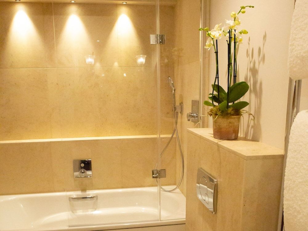 The White Horse Inn Double Room, Ensuite 5