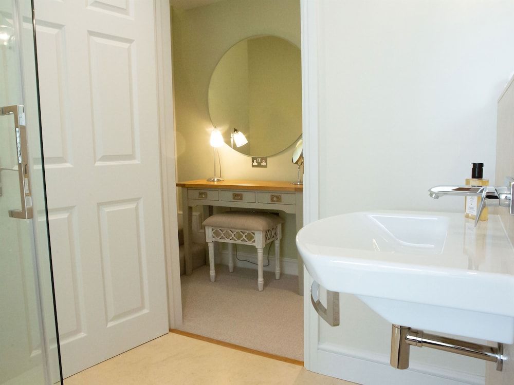 The White Horse Inn Deluxe Double Room, Ensuite 11