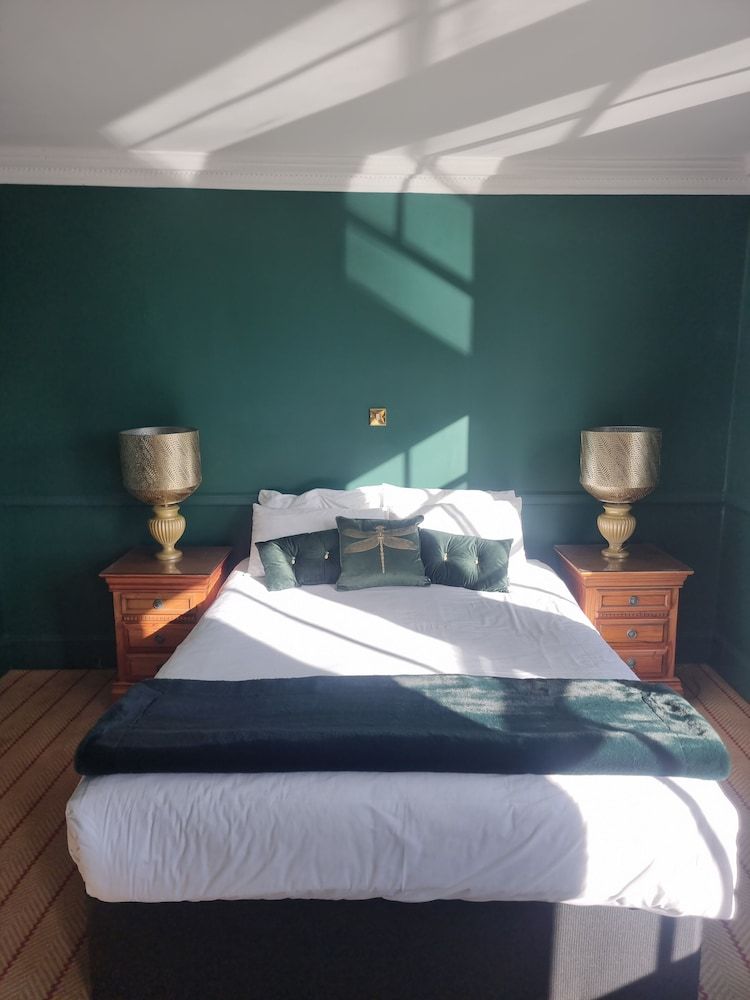 The Royal Oak Hotel Deluxe Double Room, Sea Facing 2