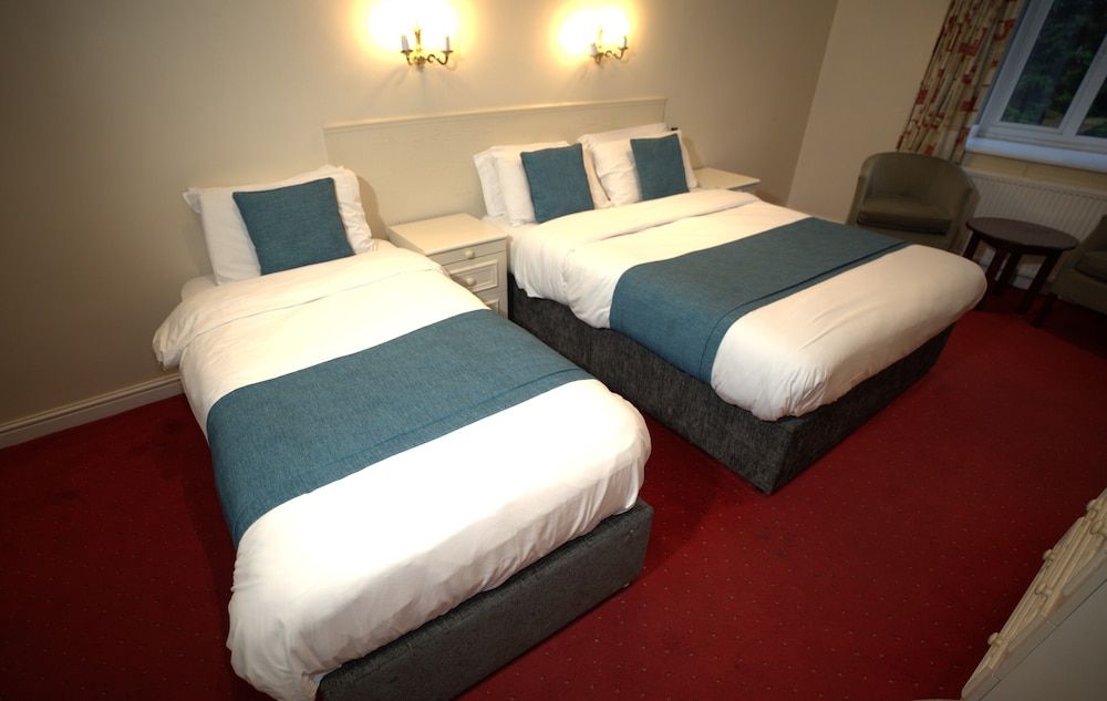 Consort Hotel Deluxe Triple Room 2