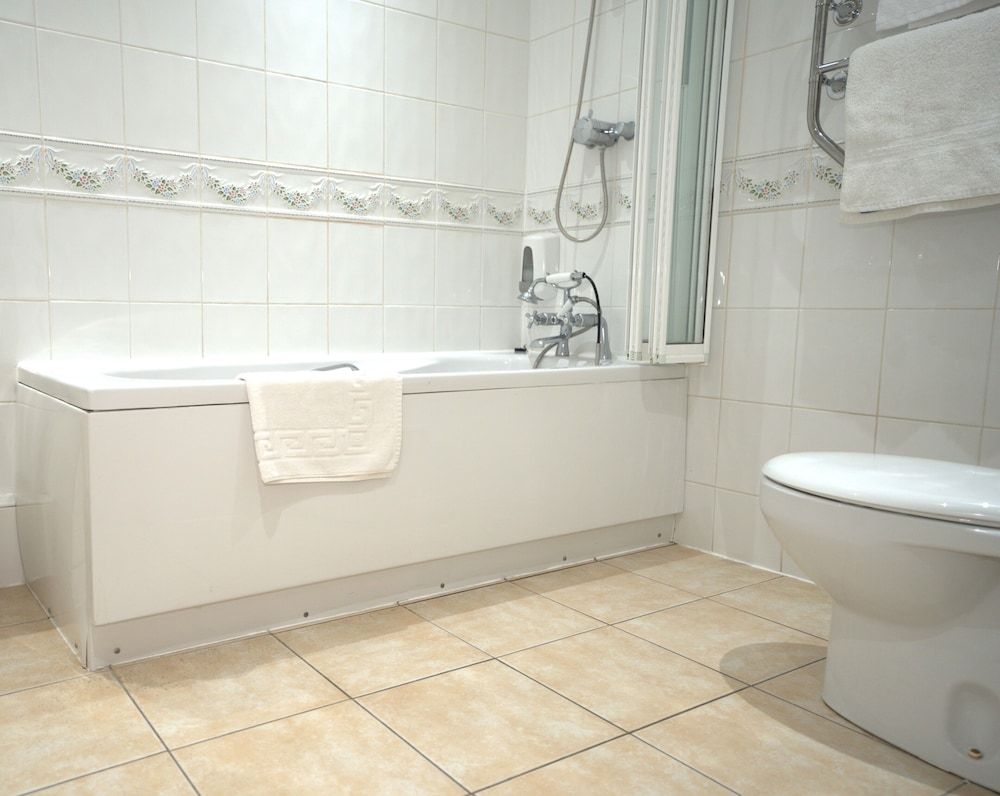 Consort Hotel Deluxe King 3