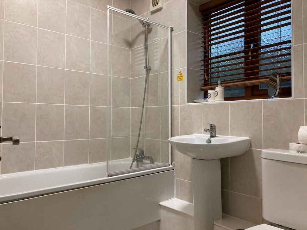 Cv22 5AA Ground Floor 1-bed Flat in Rugby Apartment 19