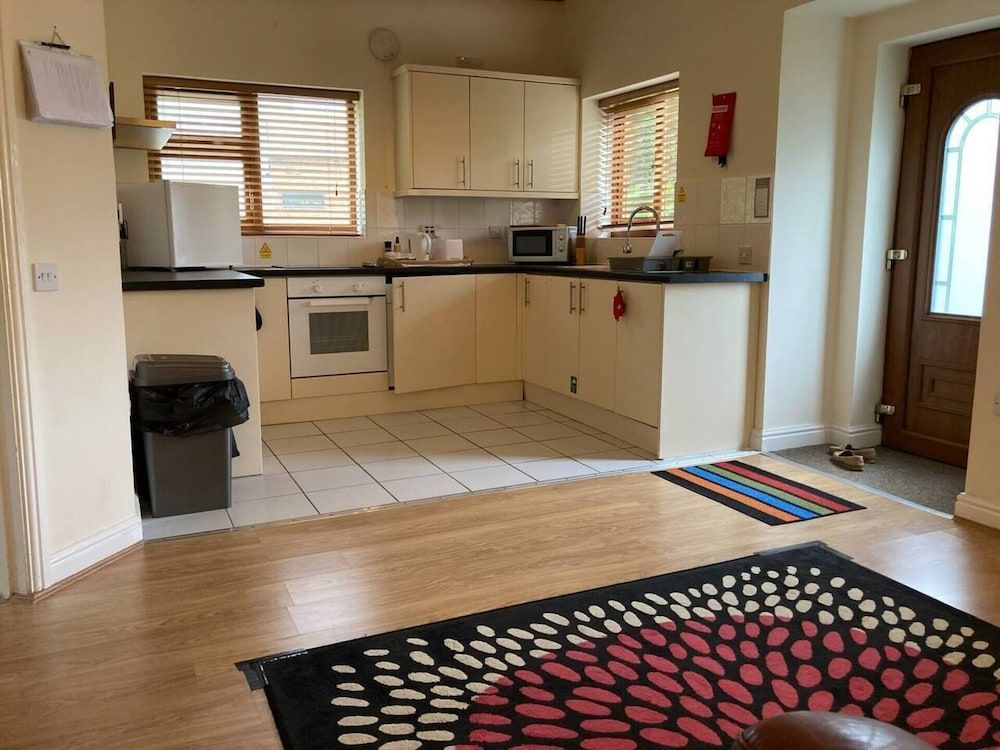Cv22 5AA Ground Floor 1-bed Flat in Rugby Apartment 14