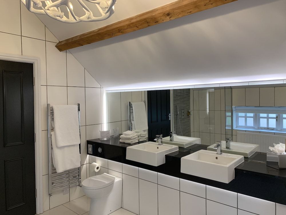 The Wheatsheaf Hotel Sandbach Luxury Double Room, Private Bathroom (King Size) 8