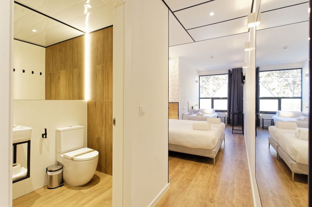 Green House Hotel Standard Triple Room, City View 6