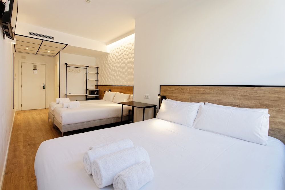 Standard Quadruple Room, City View