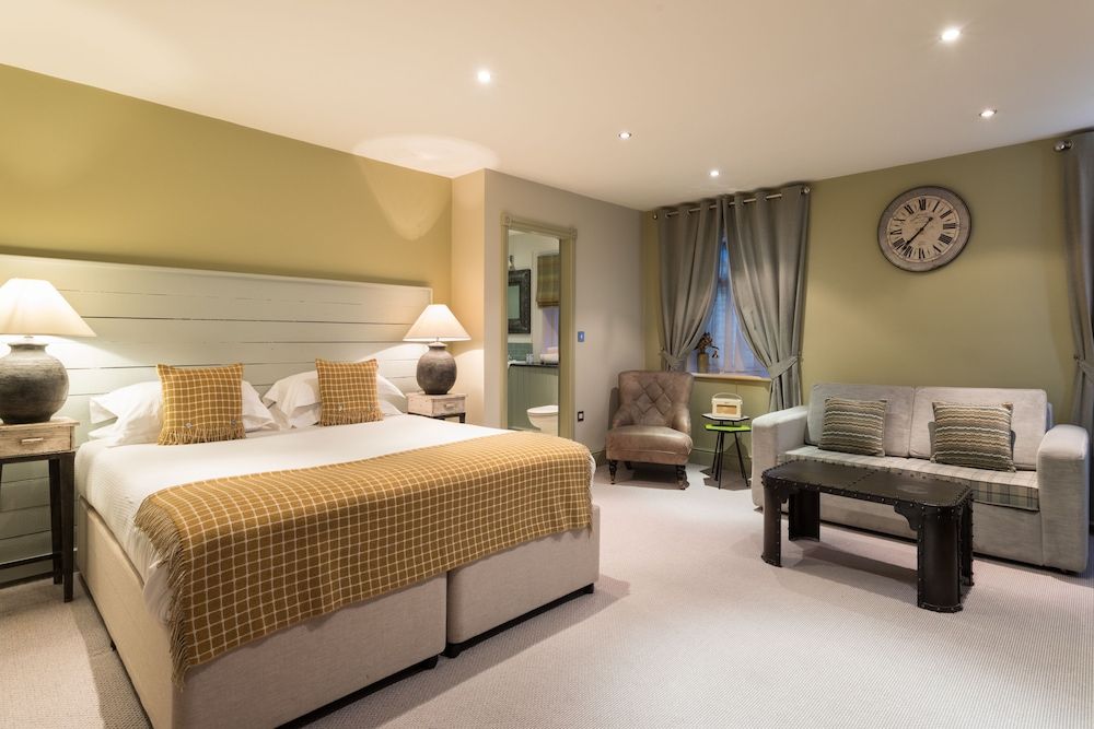 The Florentine Family Room 2