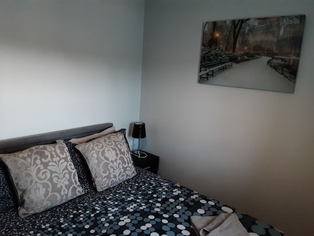 1 The Maltings Apartments Deluxe Apartment, Shared Bathroom (Apartment 1) 4