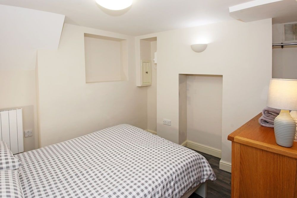 Abbey Foregate Basement Apartment 19