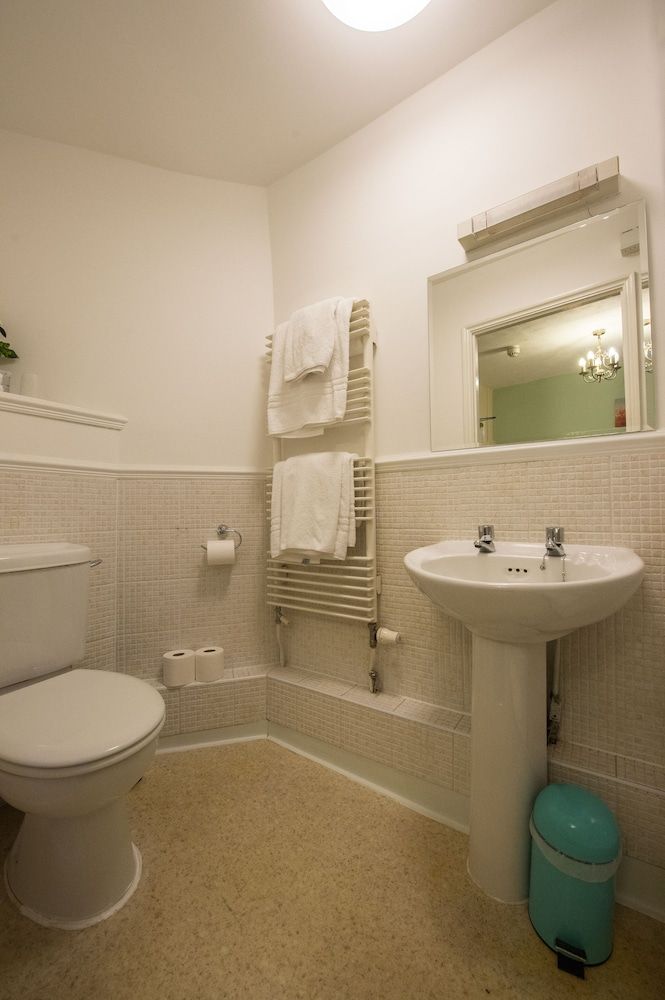 Cromwell's Tap House Superior Double Room 7