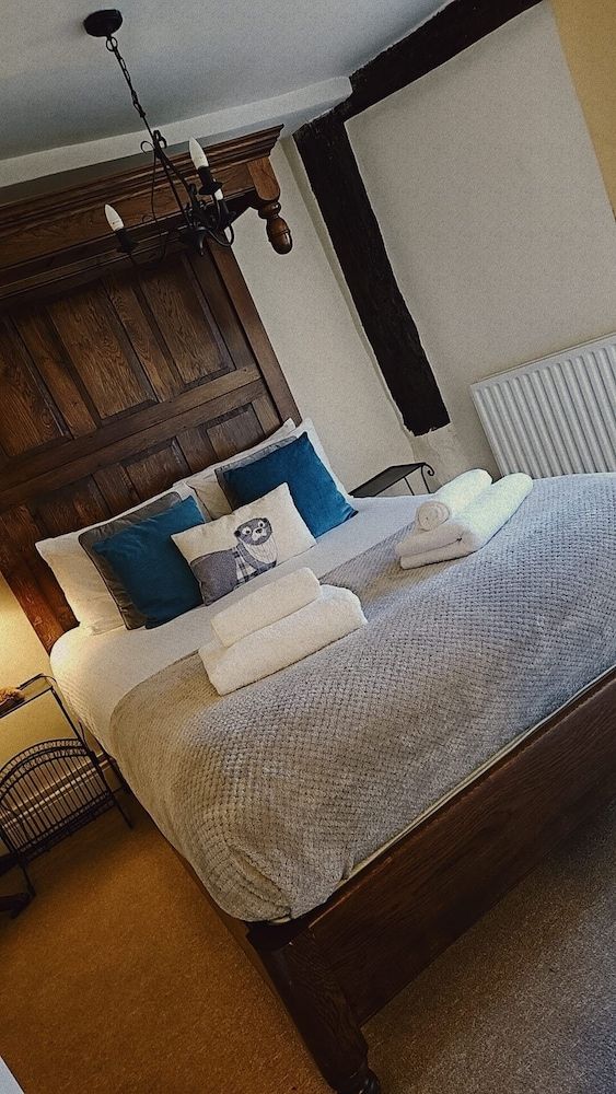 Cromwell's Tap House Superior Double Room 4