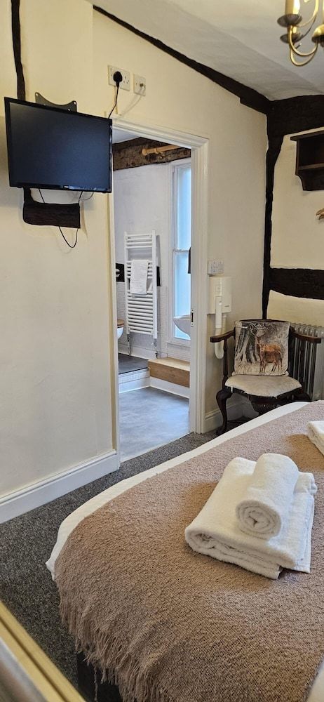 Cromwell's Tap House Double Room 8