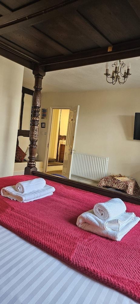 Cromwell's Tap House Super King Double 4