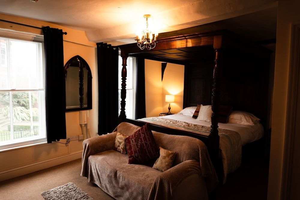 Cromwell's Tap House Super King Double 2