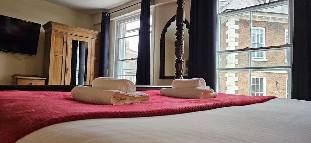 Cromwell's Tap House Super King Double 7