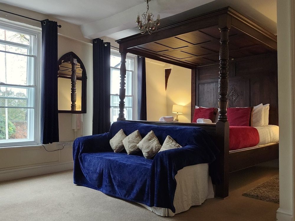 Cromwell's Tap House Super King Double 6