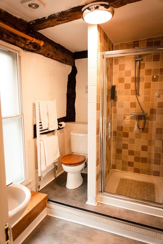 Cromwell's Tap House Double Room 6