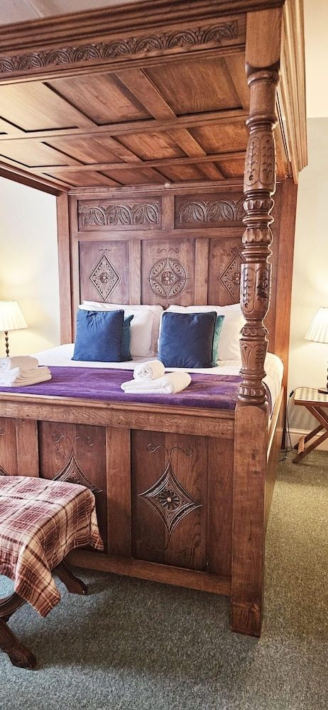 Cromwell's Tap House Super King Double 9