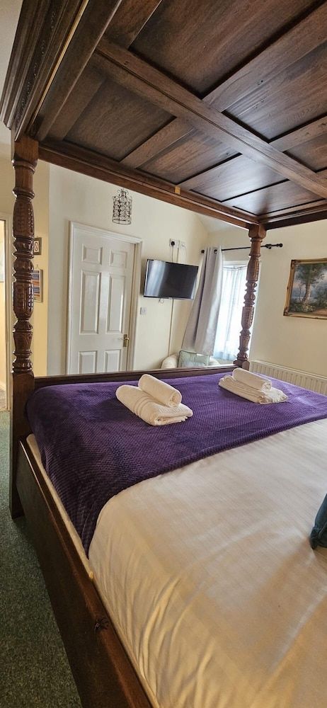 Cromwell's Tap House Super King Double 5