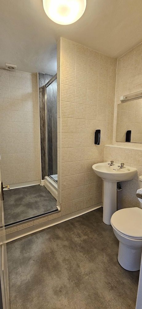 Cromwell's Tap House Super King Double 12