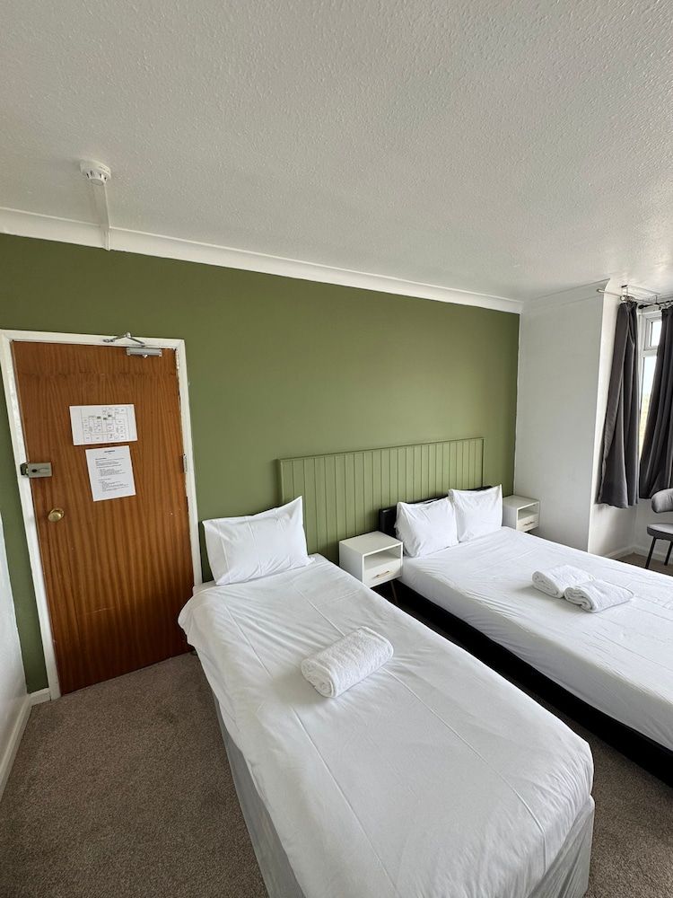 Sea Side Hotel Triple Room, Ensuite, Sea View 6