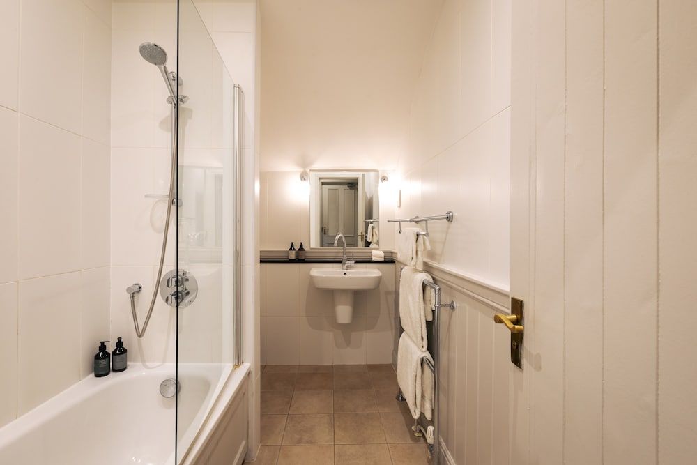 The Fell Hotel Classic Double Room 6