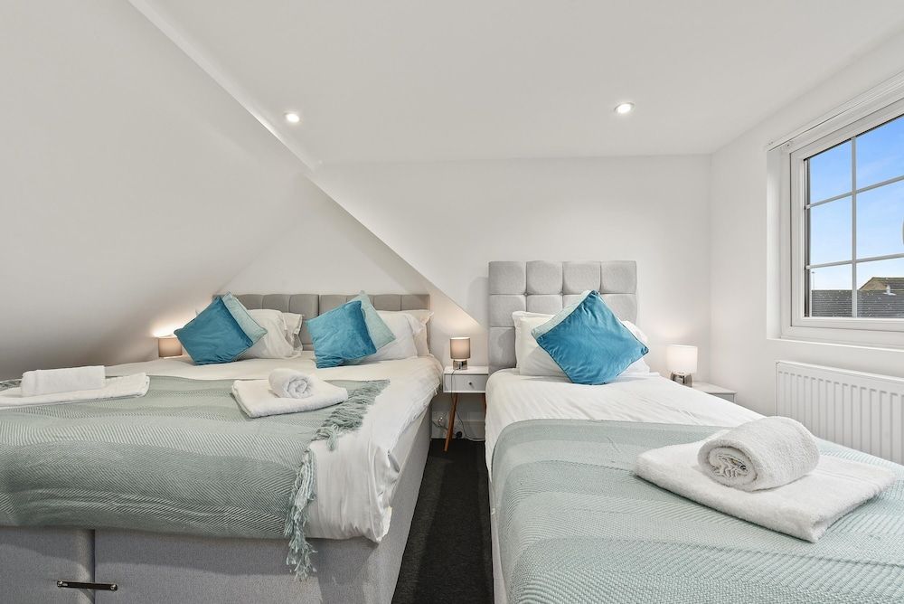 Rochfords Serviced House with 5 Bedrooms Family House, 5 Bedrooms 18