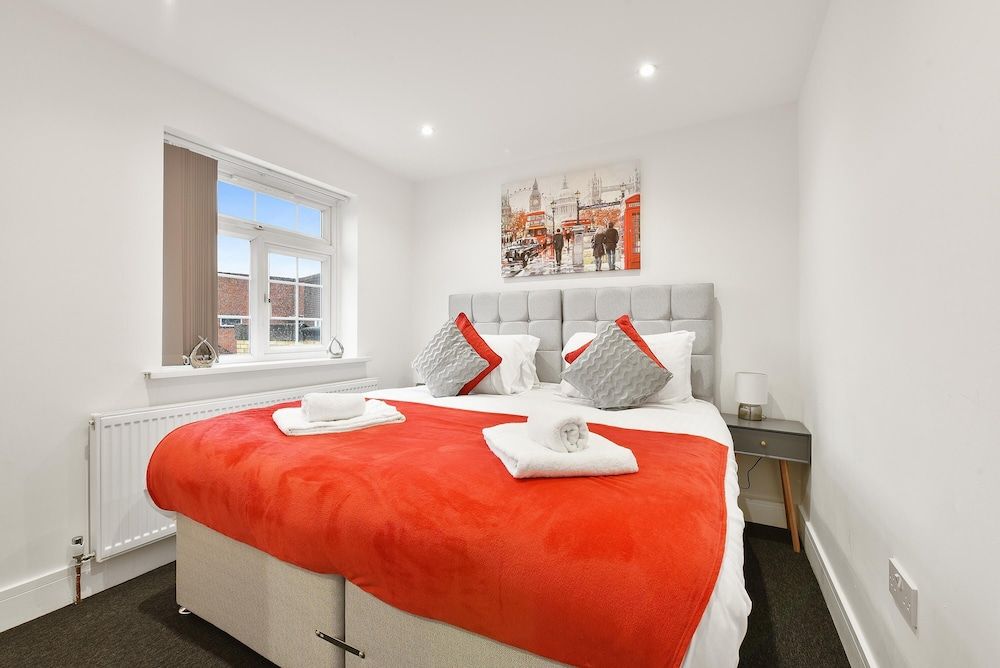 Rochfords Serviced House with 5 Bedrooms Family House, 5 Bedrooms 17