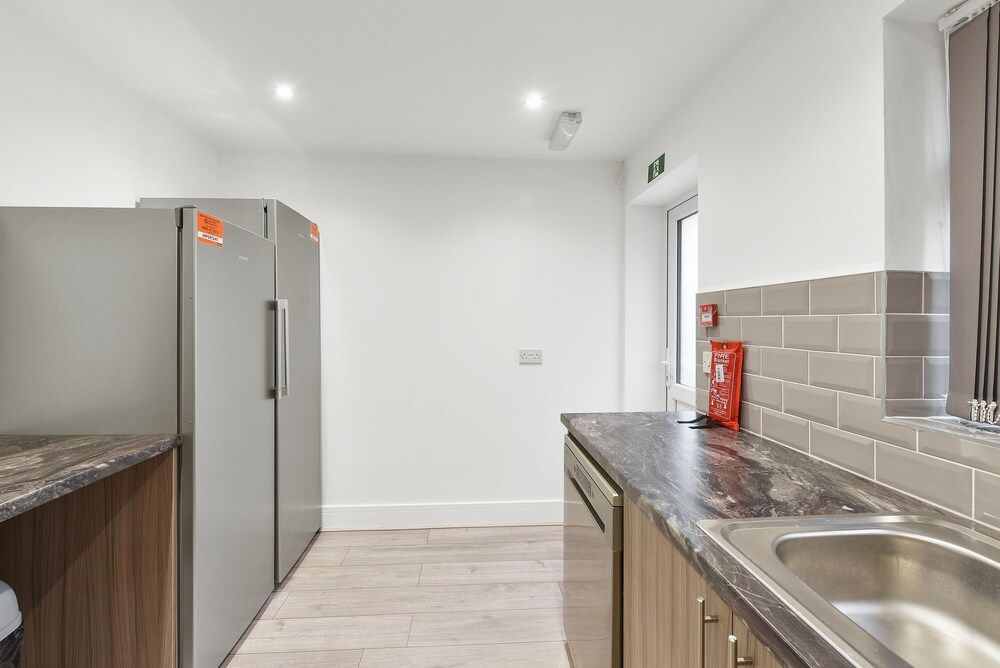 Rochfords Serviced House with 5 Bedrooms Family House, 5 Bedrooms 30