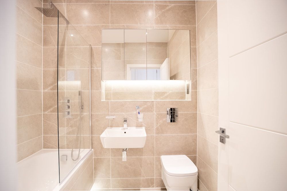 undefined Deluxe & Chic 1 & 2 Bed Apts near Heathrow, Legoland, & Windsor Slough 8