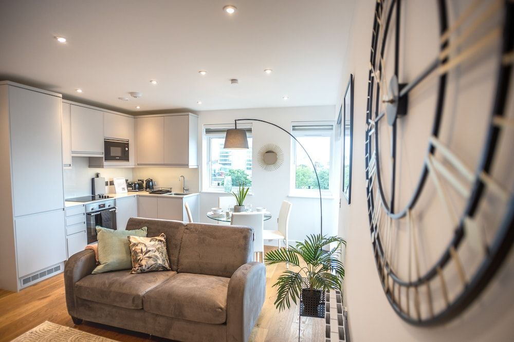 Deluxe & Chic 1 & 2 Bed Apts near Heathrow, Legoland, & Windsor Slough Apartment, 1 Double Bed, Non Smoking 6