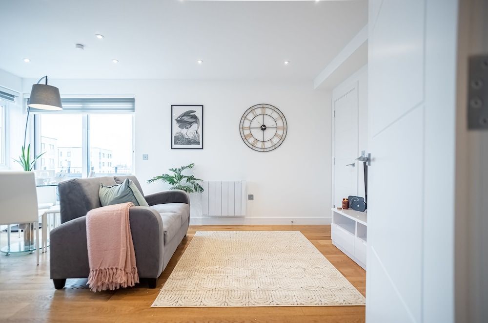 Deluxe & Chic 1 & 2 Bed Apts near Heathrow, Legoland, & Windsor Slough Apartment, 1 Double Bed, Non Smoking 7